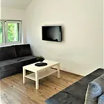 Jezynowa 20 公寓式酒店 3*